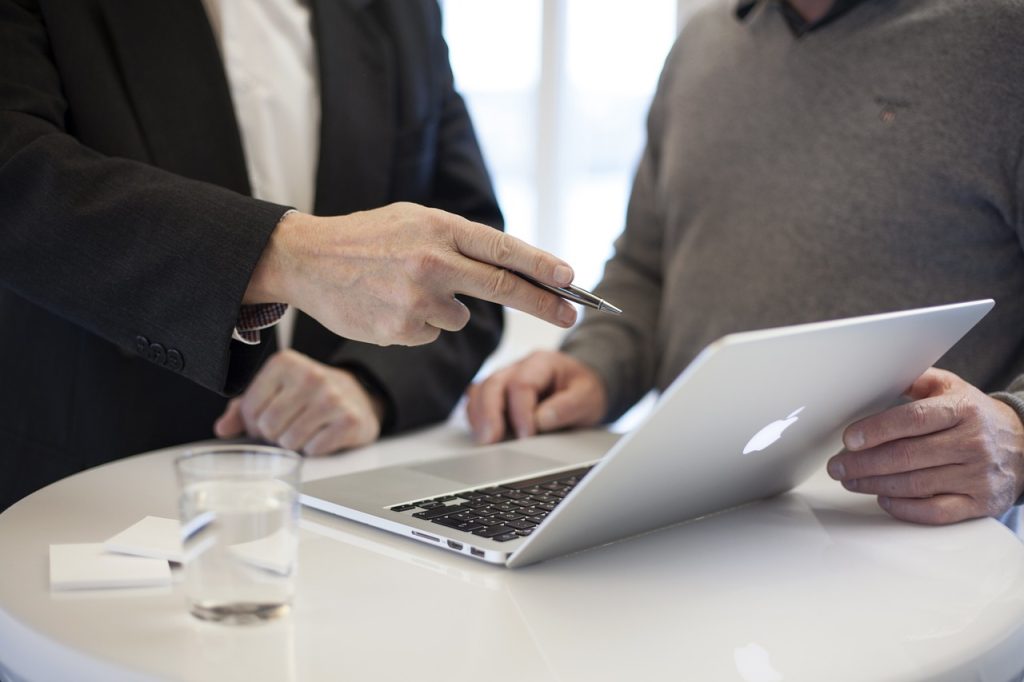 it consultation with a laptop